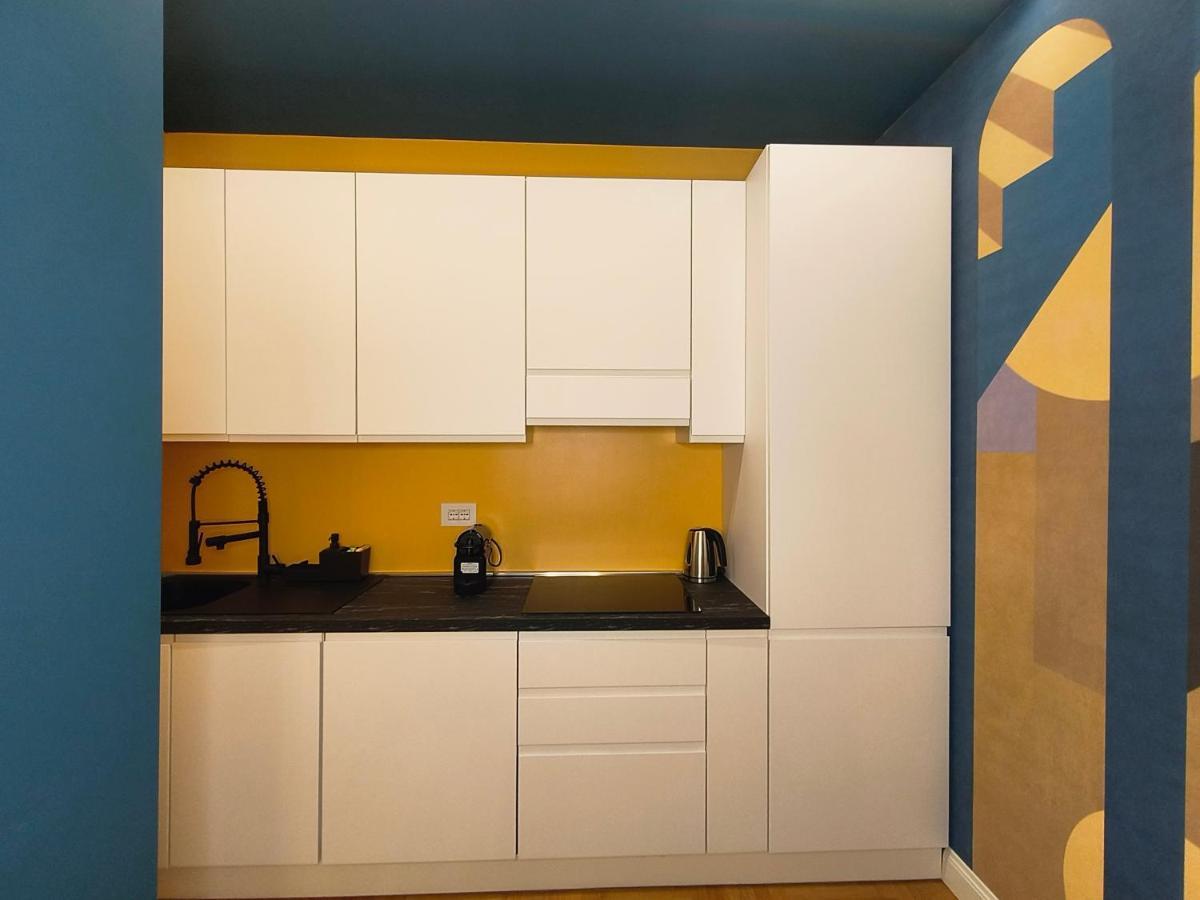 Apartment Luxury 2 Bedrooms And 2 Baths In Downtown With Ac, Wifi, Subway Aiport Conneted