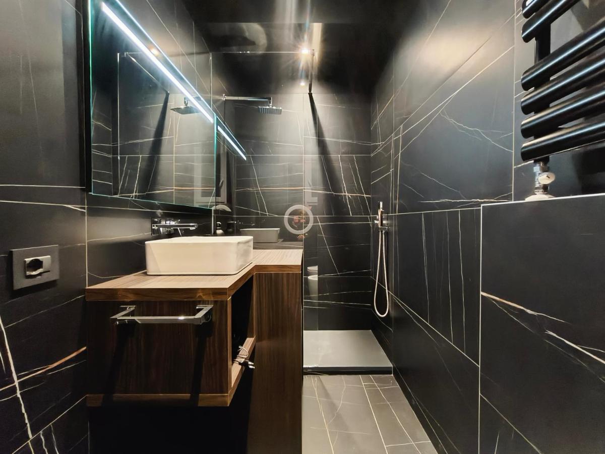 Luxury 2 Bedrooms And 2 Baths In Downtown With Ac, Wifi, Subway Aiport Conneted Apartment Mailand